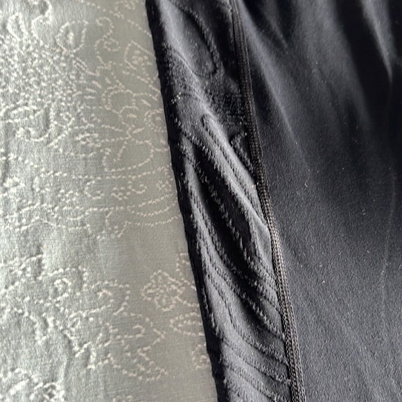 NWOT Under Armour Black Leggings - Picture 2 of 3